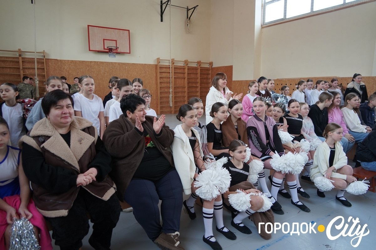 Спортивне свято: у Городку обрали черлідерок для участі в обласних змаганнях «Пліч-о-пліч»