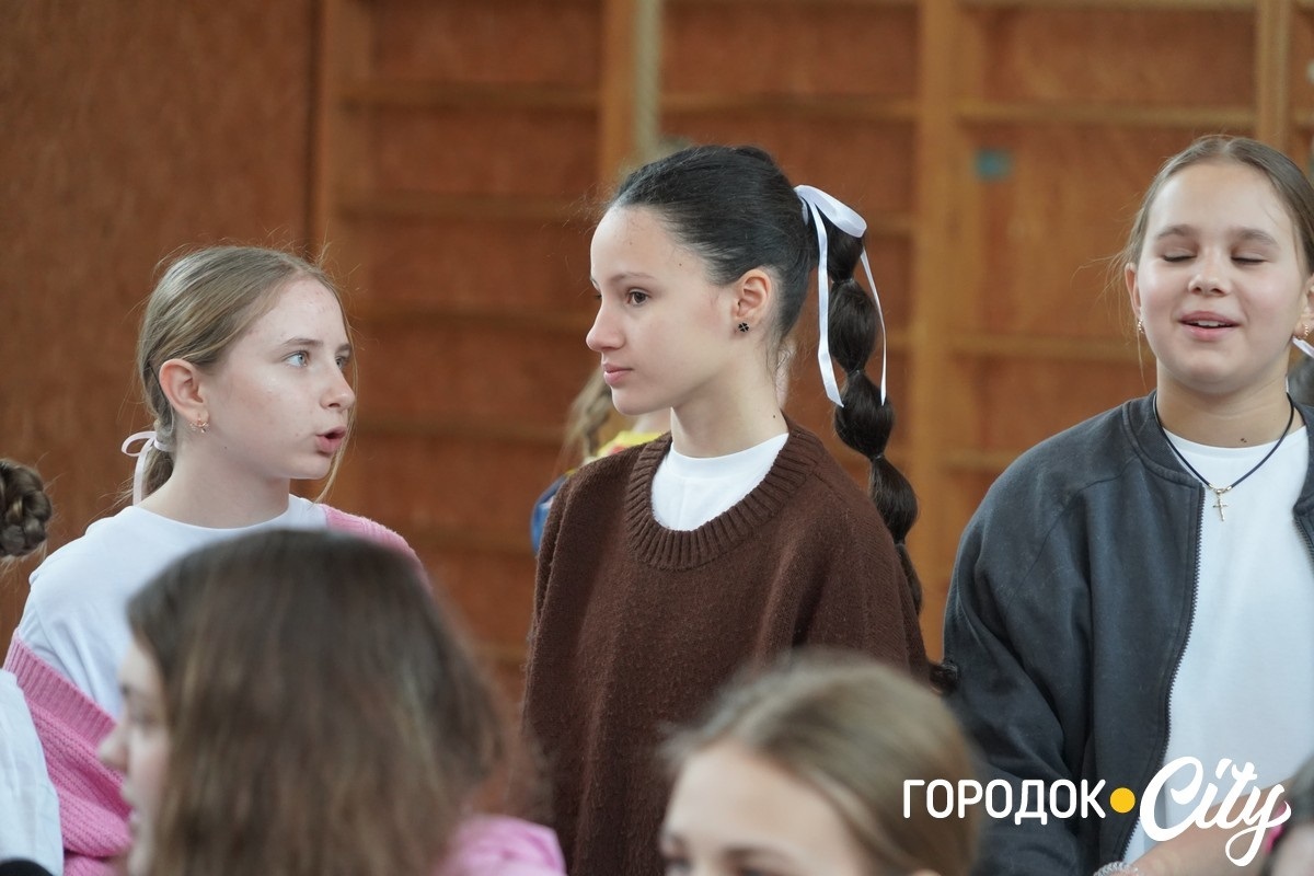 Спортивне свято: у Городку обрали черлідерок для участі в обласних змаганнях «Пліч-о-пліч»