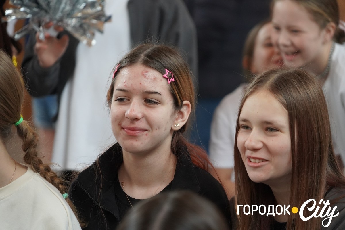 Спортивне свято: у Городку обрали черлідерок для участі в обласних змаганнях «Пліч-о-пліч»
