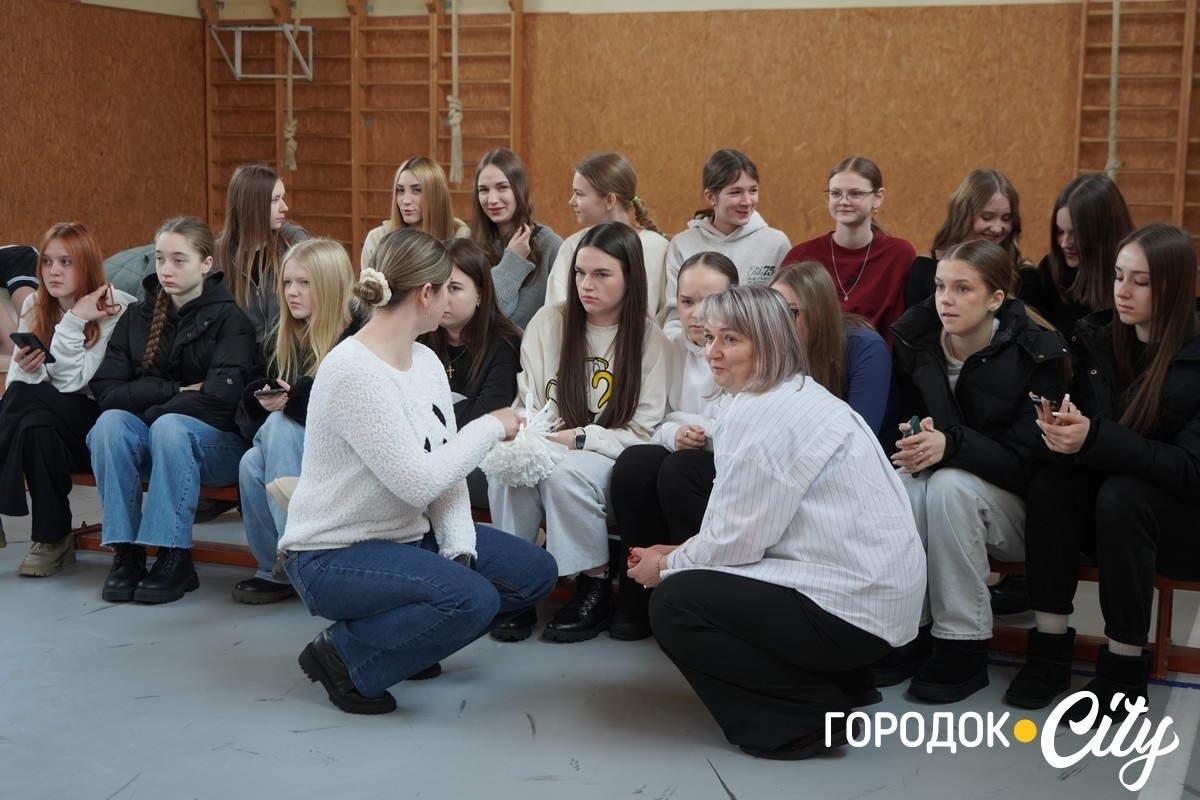 Спортивне свято: у Городку обрали черлідерок для участі в обласних змаганнях «Пліч-о-пліч»