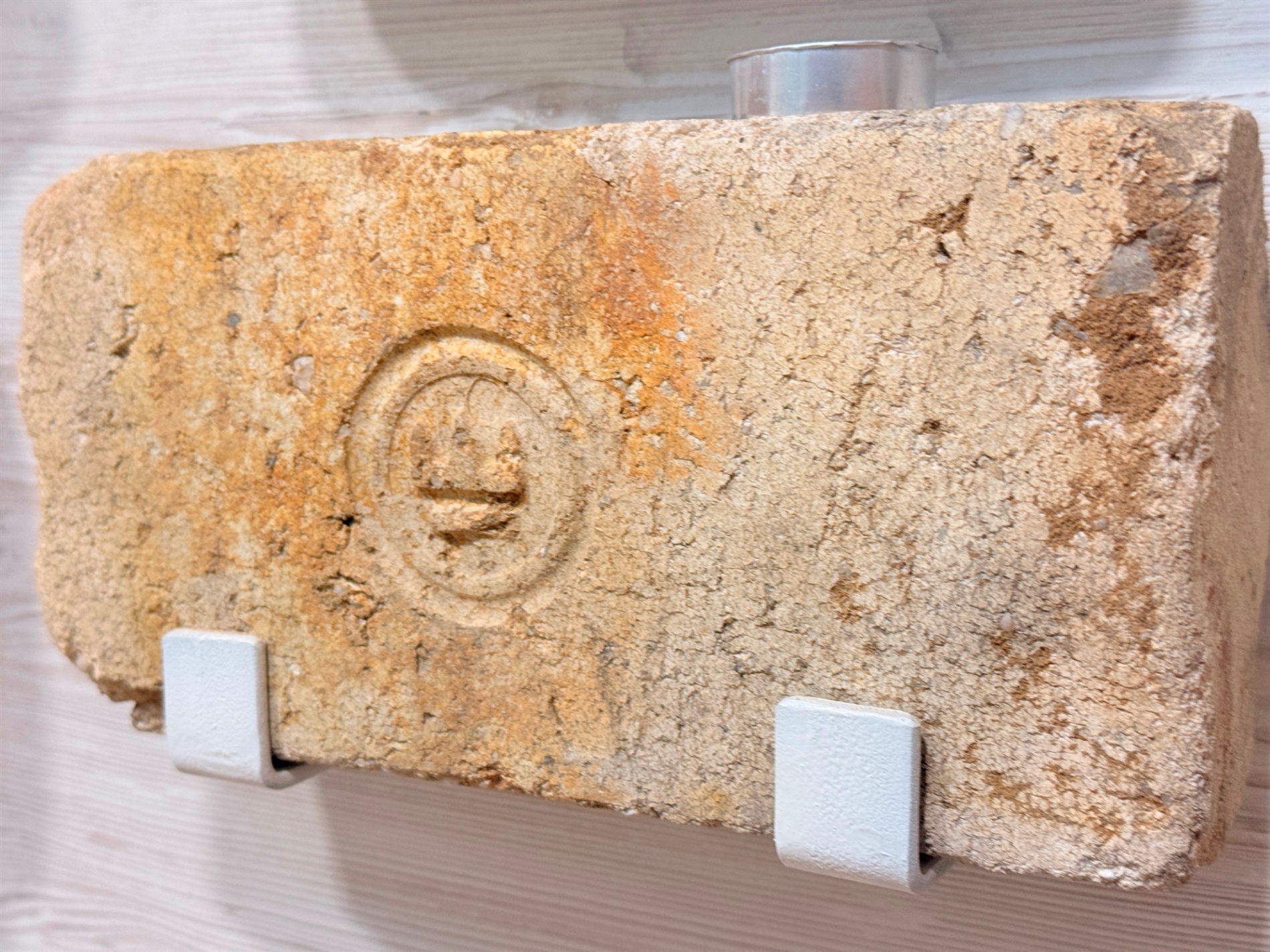 «Кожна цеглина — це окрема книга»: як старовинні будматеріали розповідають історію Городка і країни