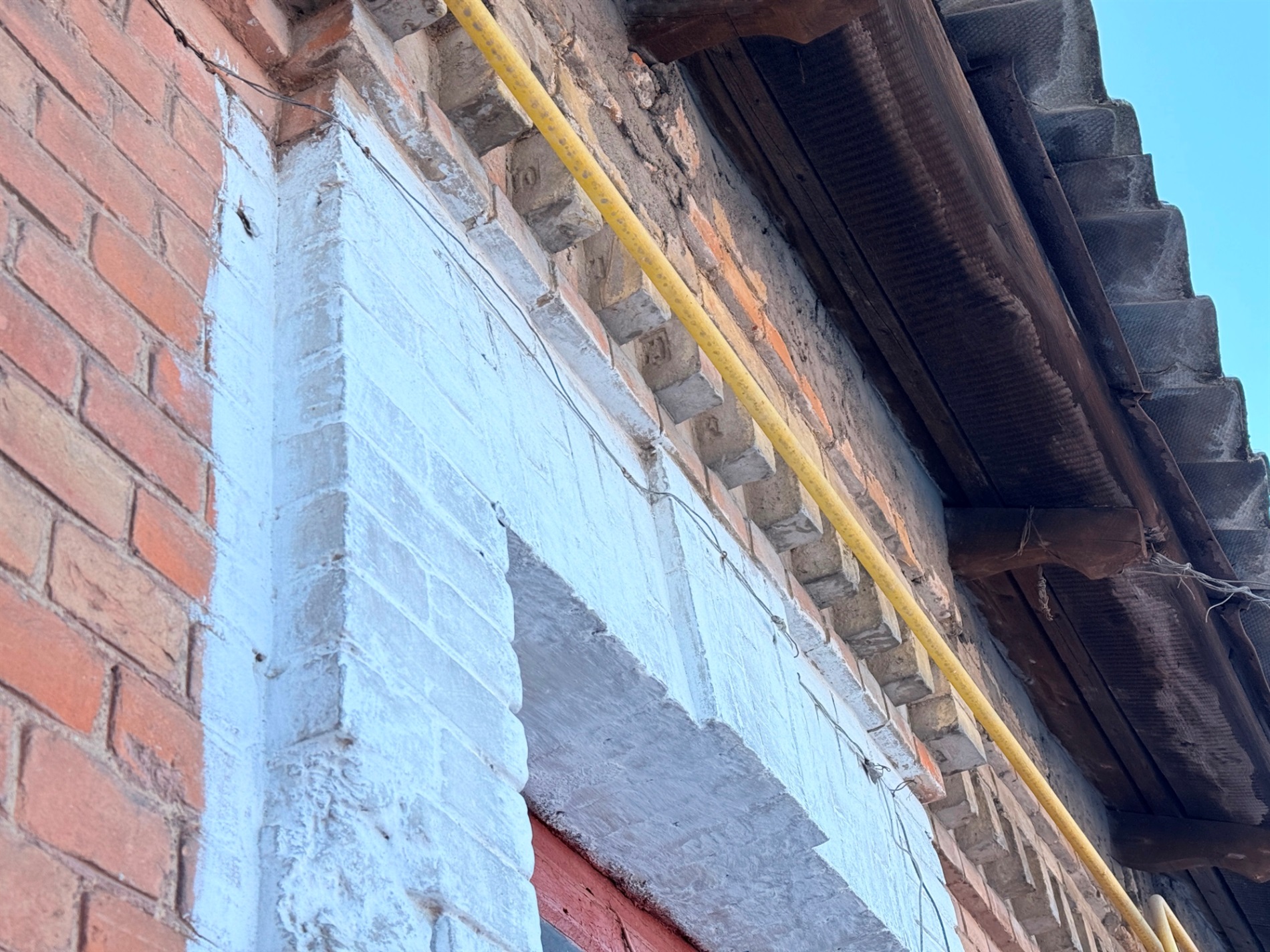 «Кожна цеглина — це окрема книга»: як старовинні будматеріали розповідають історію Городка і країни