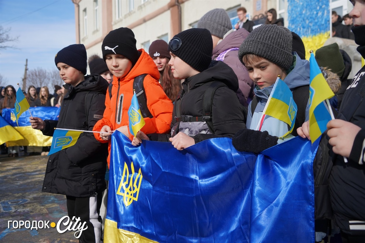 Ангели пам’яті: Городоцький ліцей №1 вшанував перших полеглих битви, що триває