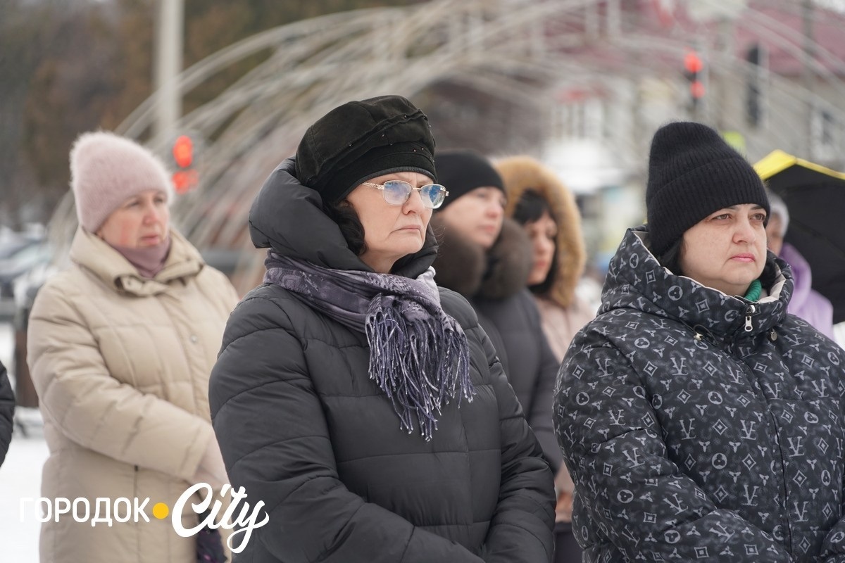 Пройшов пекло обстрілів, а загинув в автокатастрофі: у Городку вшанували памʼять Валерія Дереша