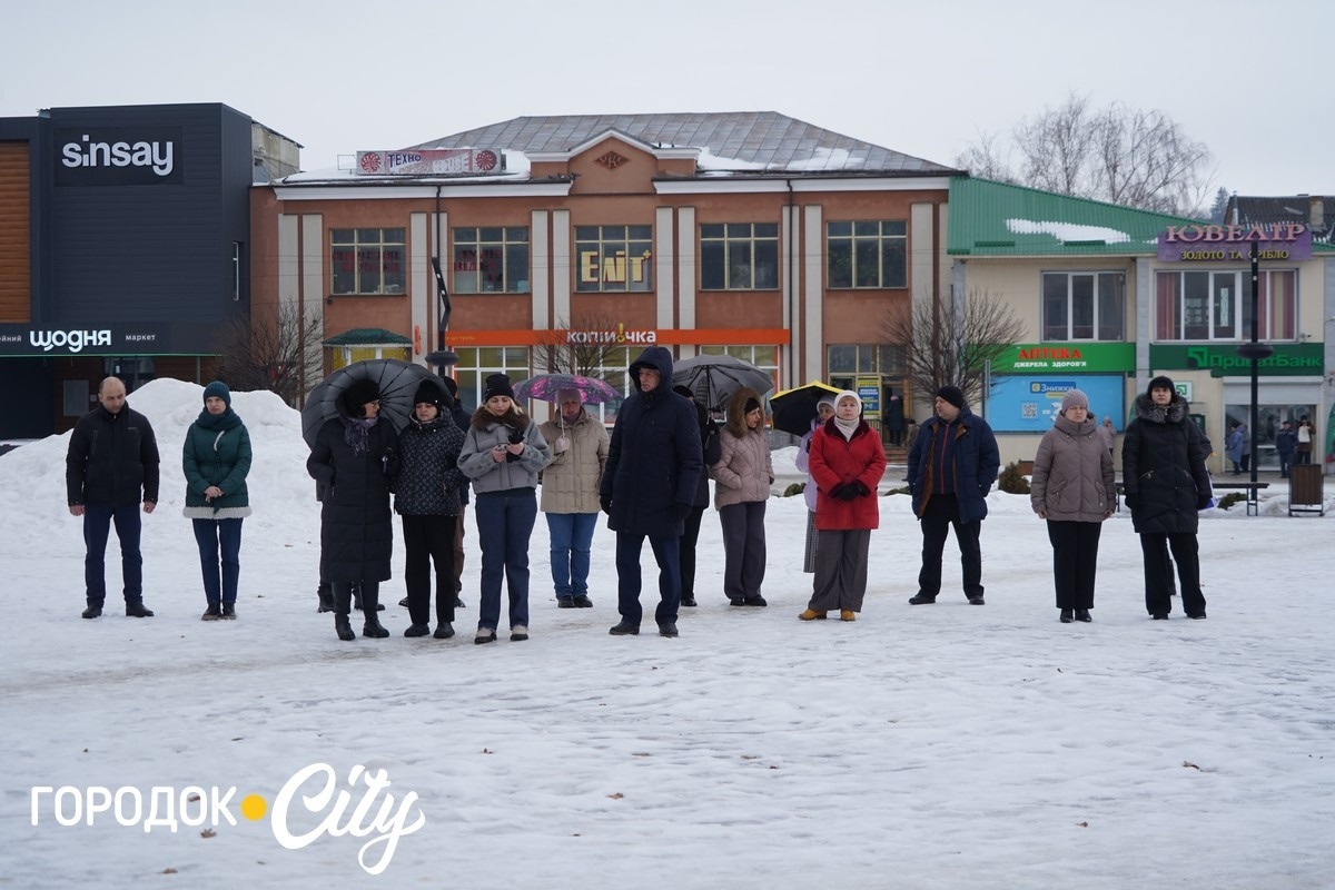 Пройшов пекло обстрілів, а загинув в автокатастрофі: у Городку вшанували памʼять Валерія Дереша