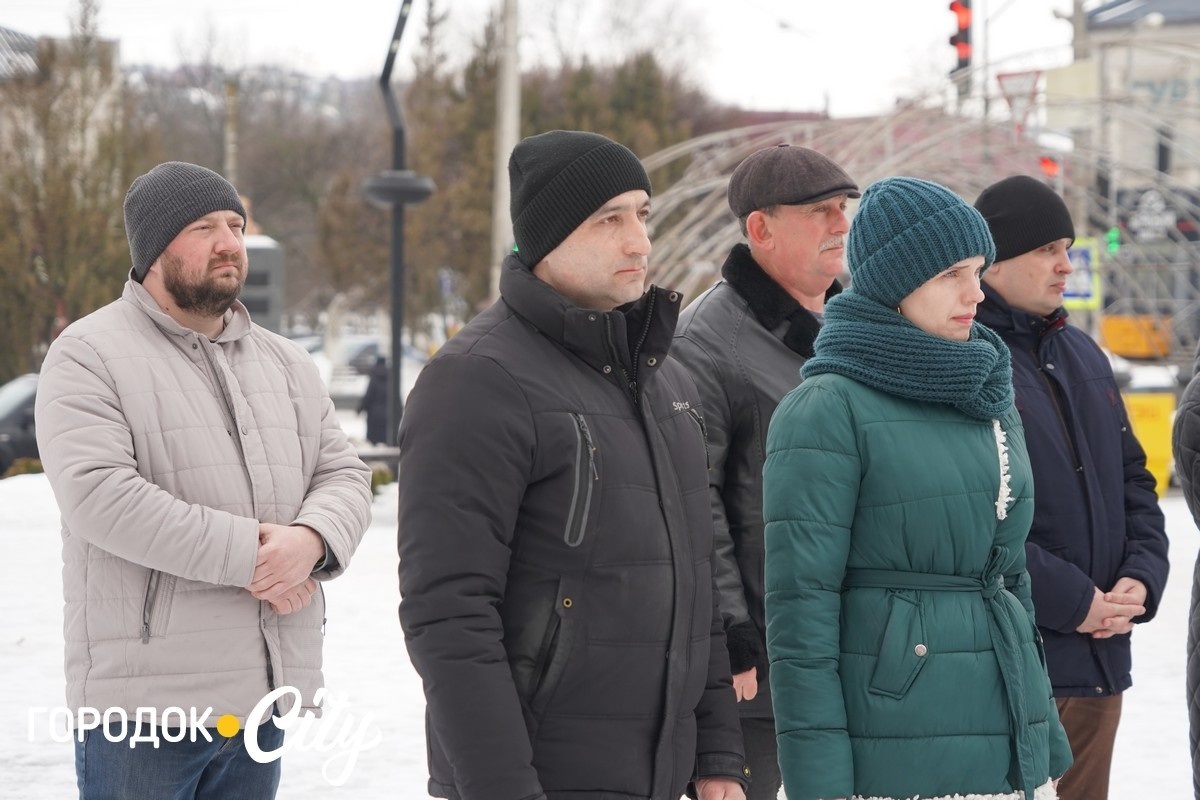 Пройшов пекло обстрілів, а загинув в автокатастрофі: у Городку вшанували памʼять Валерія Дереша