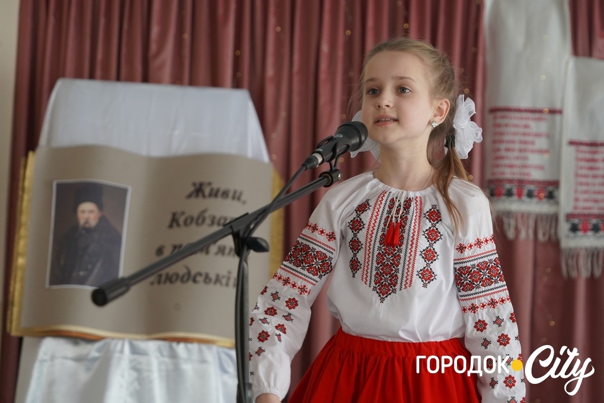 У Городку визначили найкращих читців творів Шевченка: хто представлятиме громаду в області