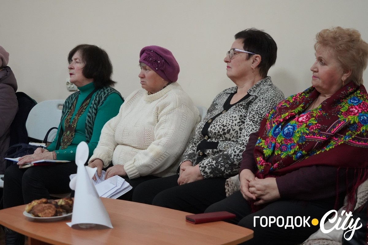 Слова, опалені війною: у клубі «Надвечір’я» читали поезію до річниці великої війни