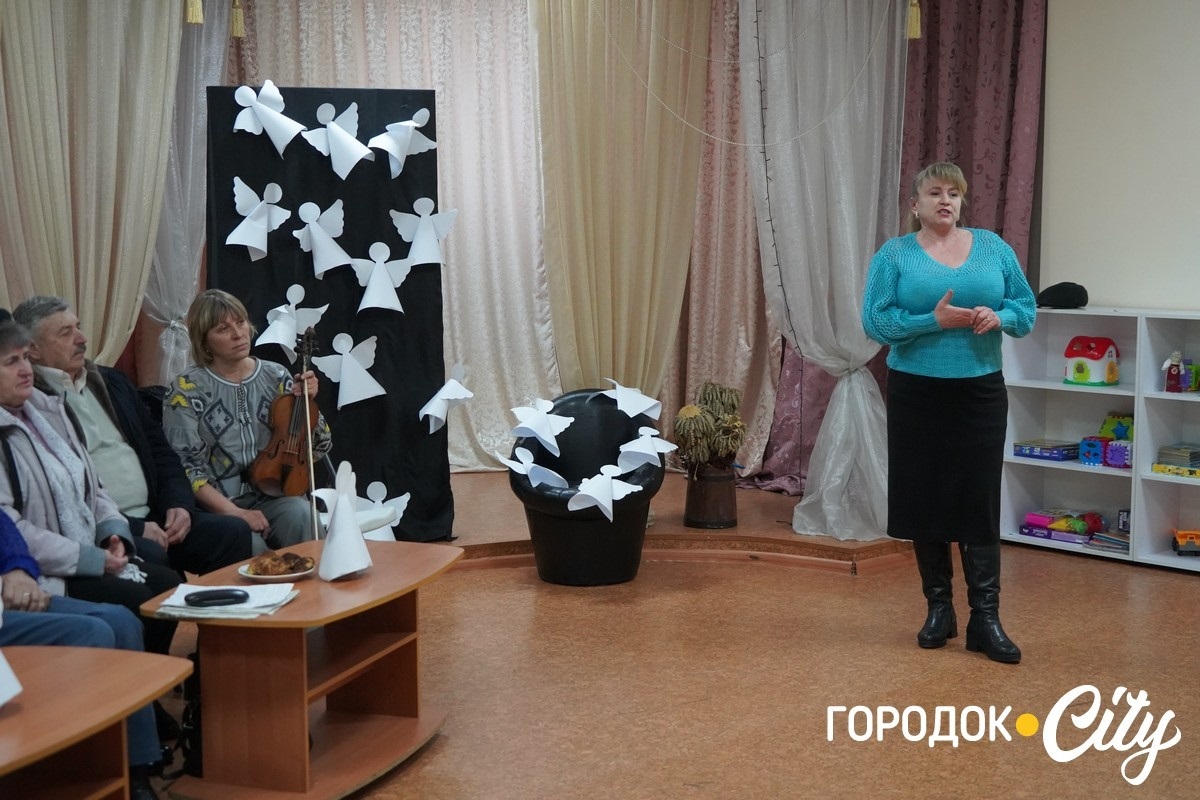 Слова, опалені війною: у клубі «Надвечір’я» читали поезію до річниці великої війни