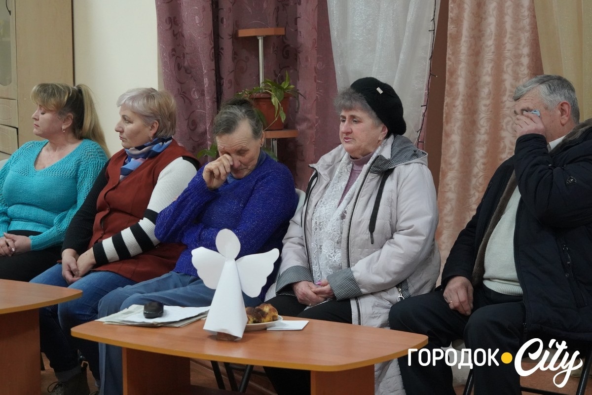 Слова, опалені війною: у клубі «Надвечір’я» читали поезію до річниці великої війни