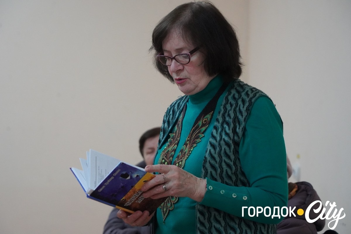 Слова, опалені війною: у клубі «Надвечір’я» читали поезію до річниці великої війни
