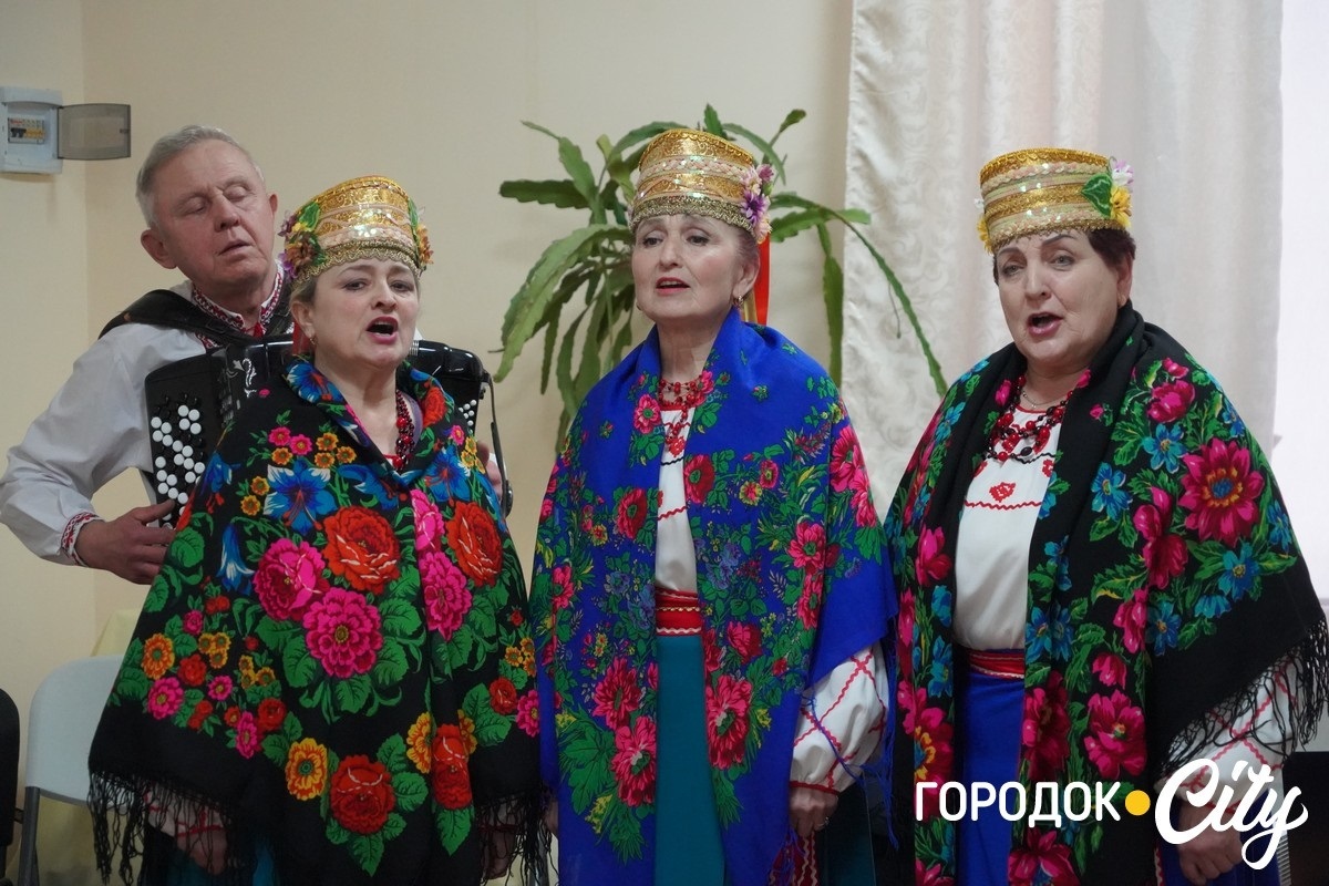 Слова, опалені війною: у клубі «Надвечір’я» читали поезію до річниці великої війни