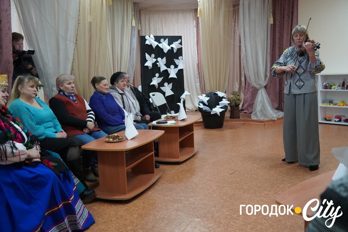 Слова, опалені війною: у клубі «Надвечір’я» читали поезію до річниці великої війни