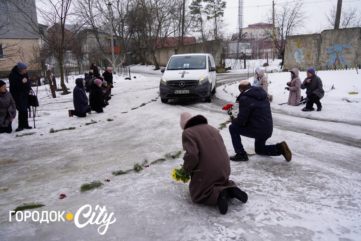 Городок прощався із воїном ССО Андрієм Бельським: захисник пішов у вічність після ротації