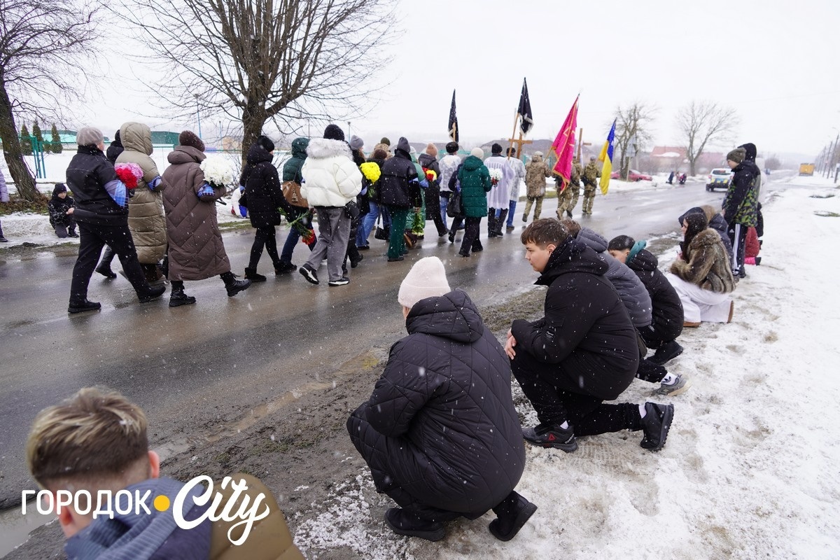 Городок прощався із воїном ССО Андрієм Бельським: захисник пішов у вічність після ротації