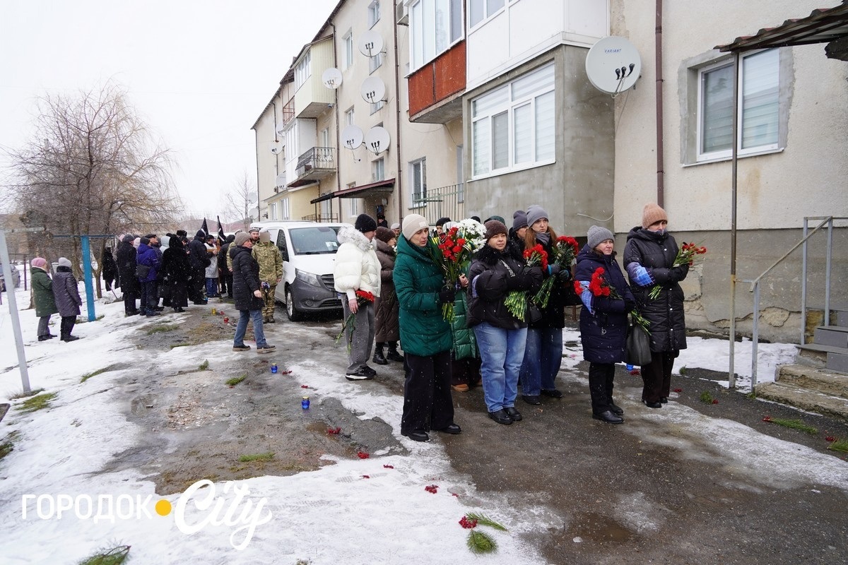 Городок прощався із воїном ССО Андрієм Бельським: захисник пішов у вічність після ротації