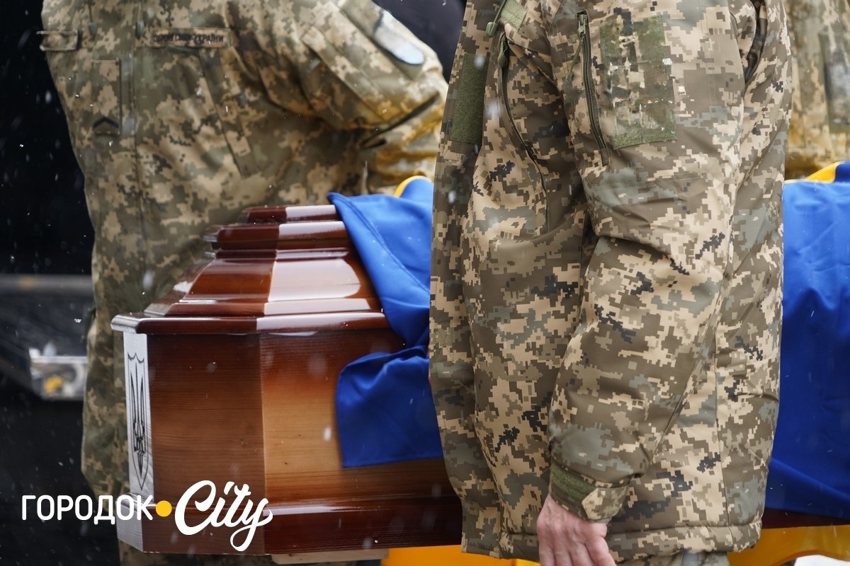 Городок прощався із воїном ССО Андрієм Бельським: захисник пішов у вічність після ротації