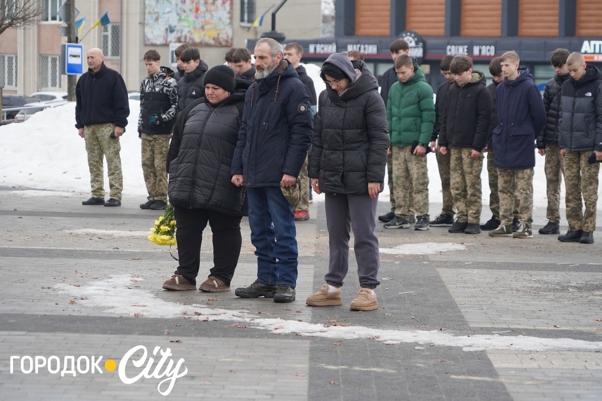 Навіки в строю: городоччани вшанували пам’ять 22-річного Микити Вишневського
