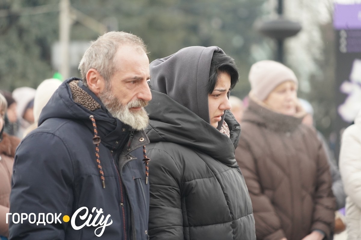 Навіки в строю: городоччани вшанували пам’ять 22-річного Микити Вишневського