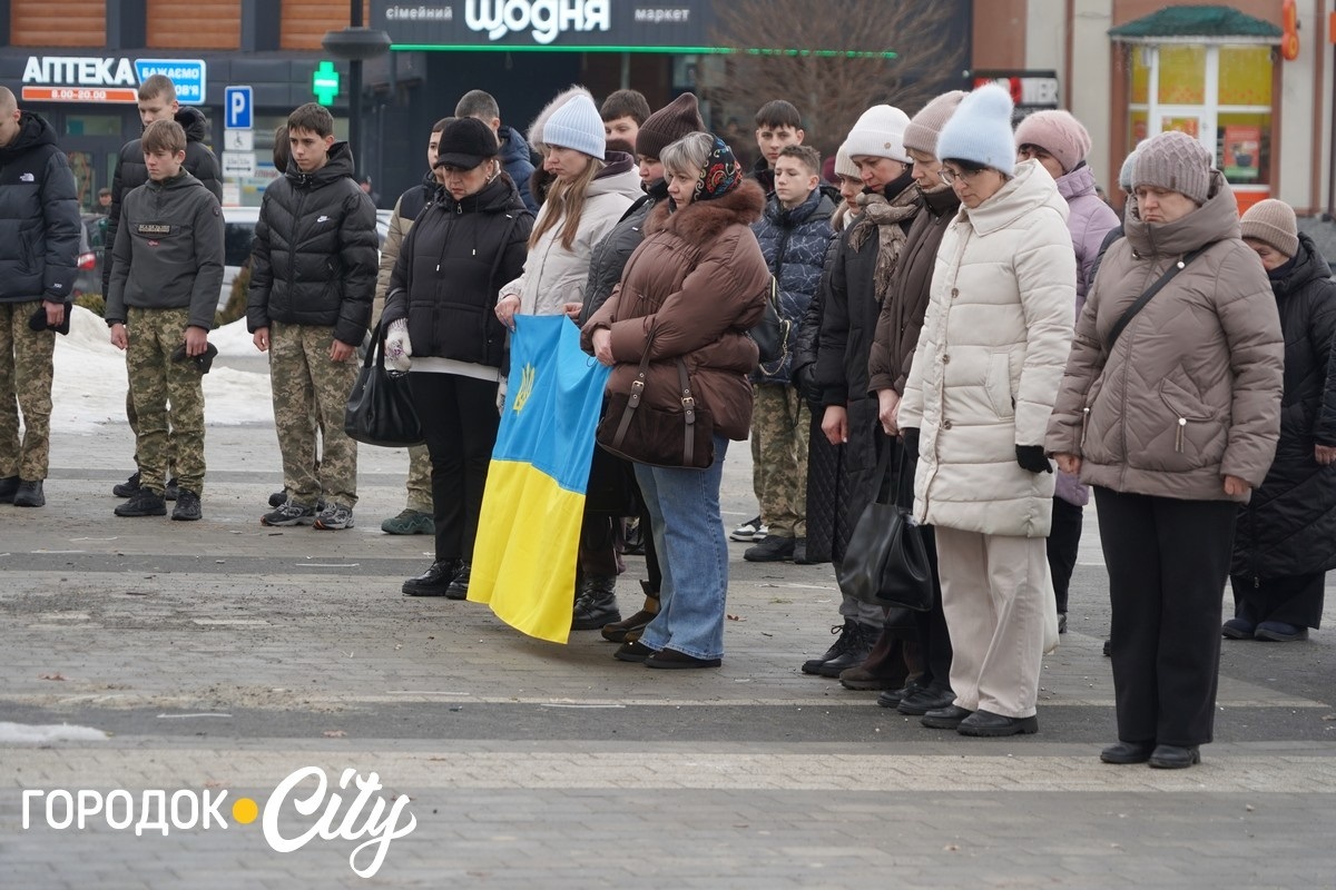 Навіки в строю: городоччани вшанували пам’ять 22-річного Микити Вишневського