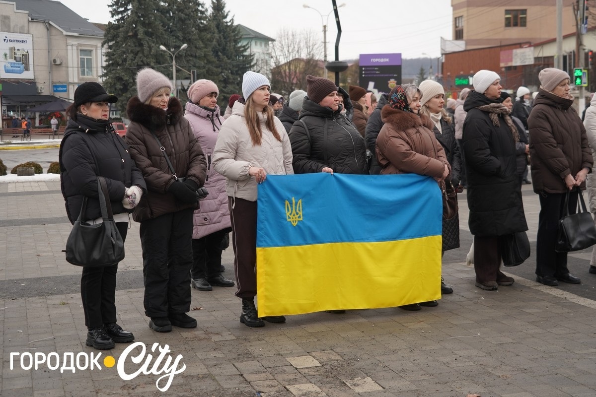 Навіки в строю: городоччани вшанували пам’ять 22-річного Микити Вишневського