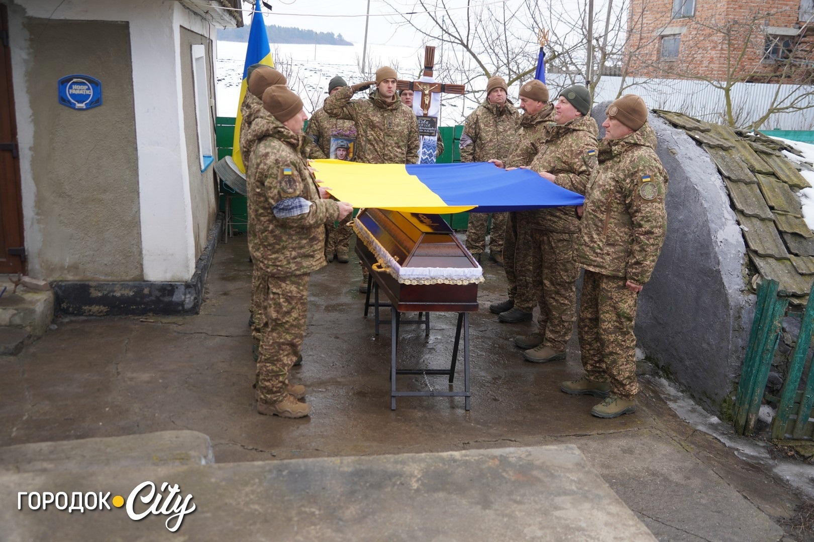 Рік вважався зниклим безвісти: у Лісоводах попрощалися із нацгвардійцем Сергієм Повхом