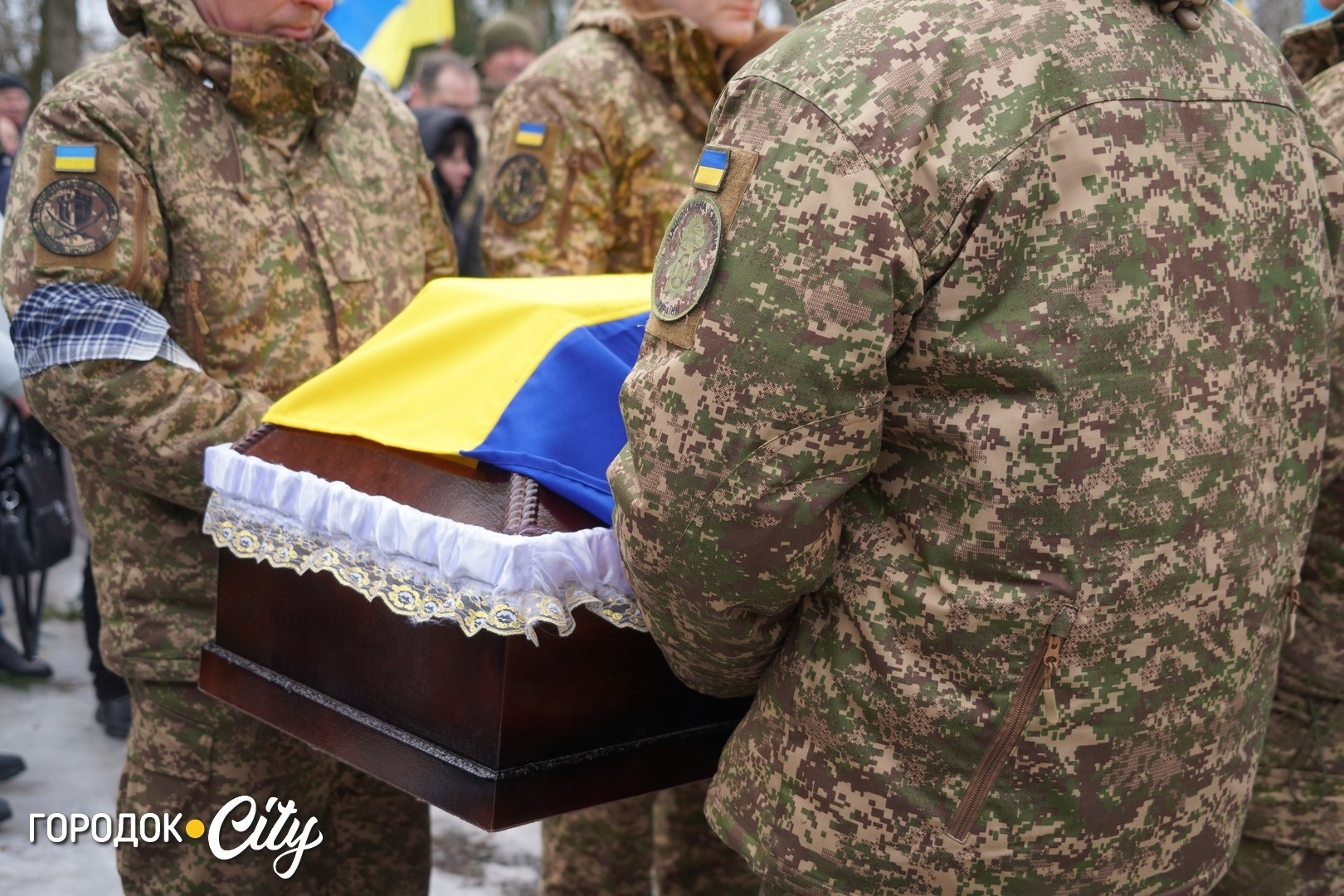 Рік вважався зниклим безвісти: у Лісоводах попрощалися із нацгвардійцем Сергієм Повхом