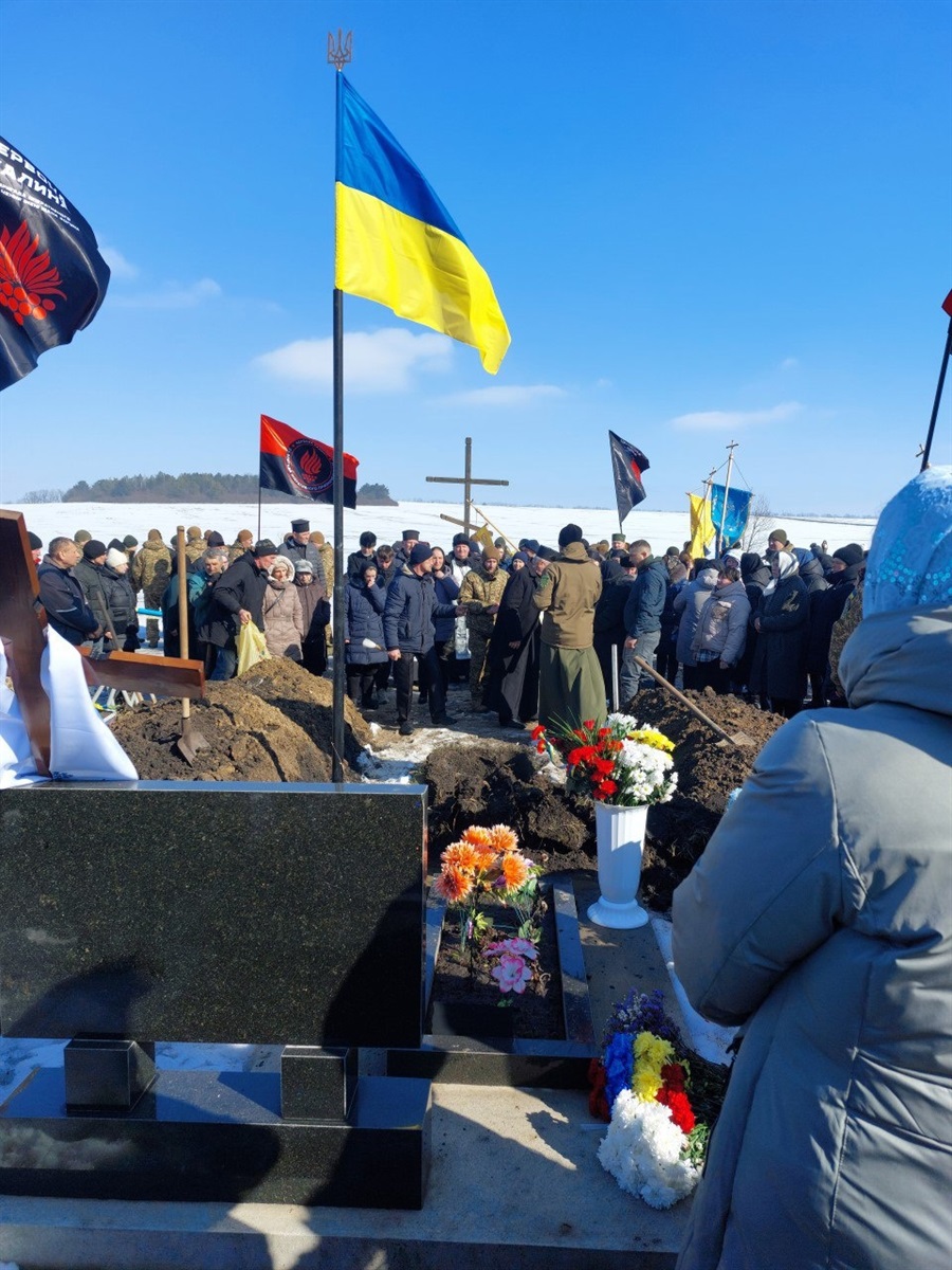 Рік вважався зниклим безвісти: у Лісоводах попрощалися із нацгвардійцем Сергієм Повхом