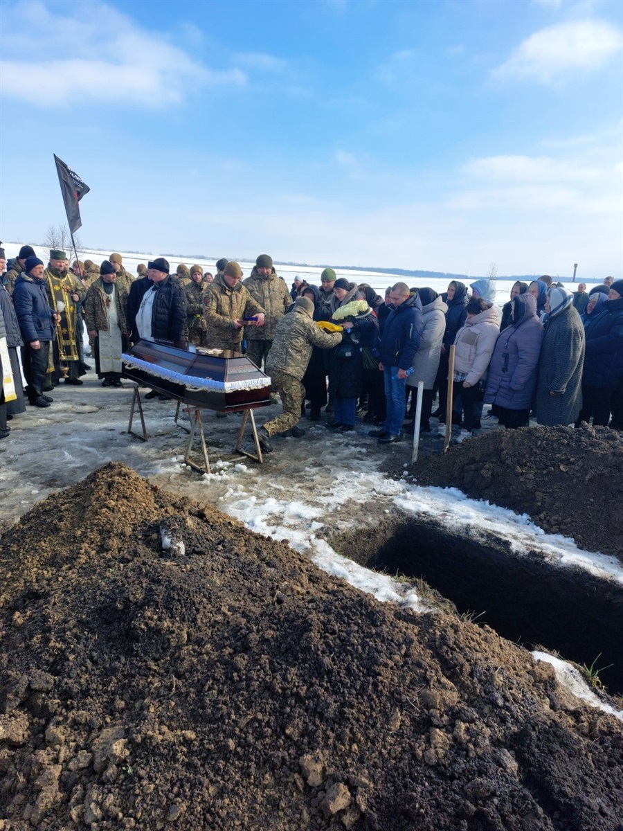 Рік вважався зниклим безвісти: у Лісоводах попрощалися із нацгвардійцем Сергієм Повхом