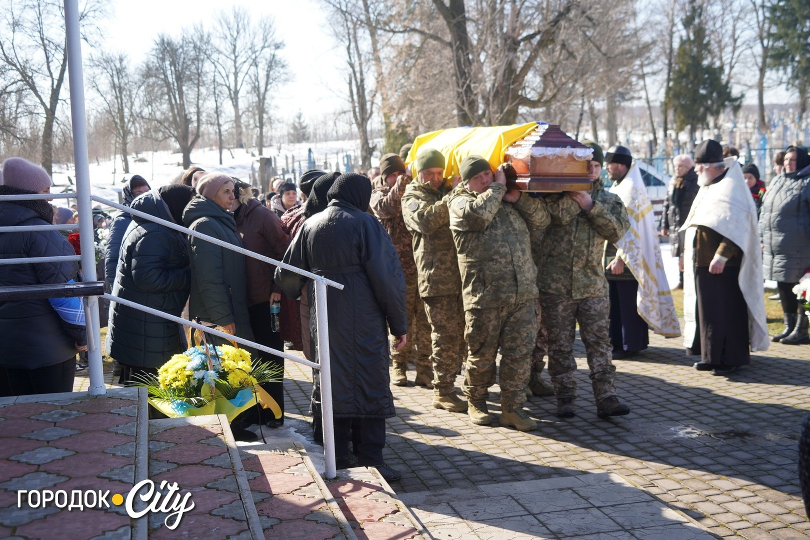 Маленький синочок ще не усвідомлює втрати: у Кремінній попрощалися з Дмитром Банасом