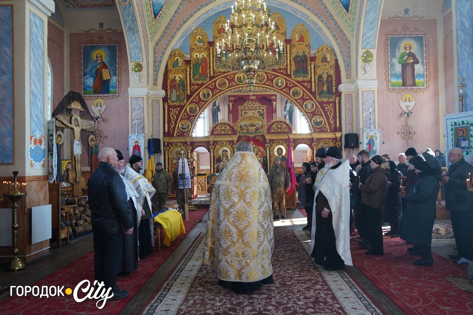 Маленький синочок ще не усвідомлює втрати: у Кремінній попрощалися з Дмитром Банасом