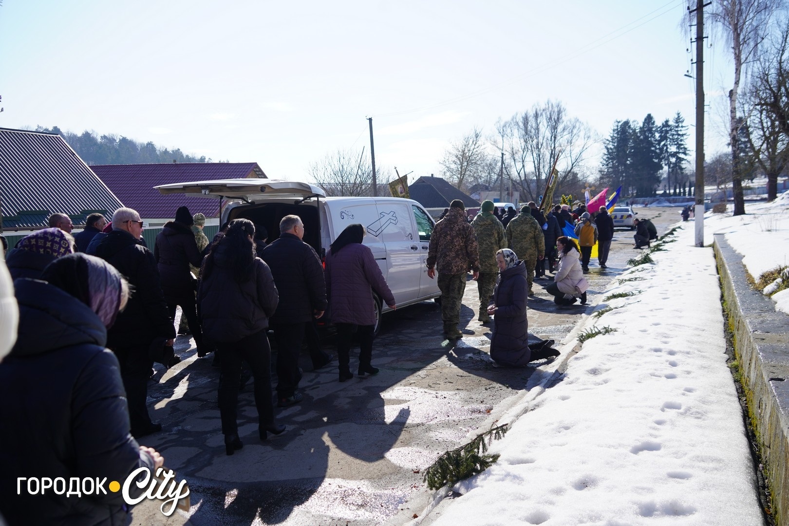 Маленький синочок ще не усвідомлює втрати: у Кремінній попрощалися з Дмитром Банасом