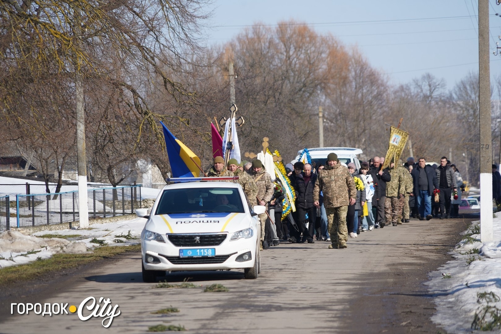 Маленький синочок ще не усвідомлює втрати: у Кремінній попрощалися з Дмитром Банасом