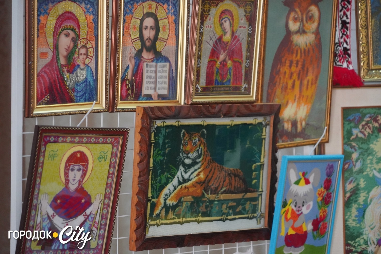 Рушники, мотанки та картини: майстрині Городоцької громади представили унікальні роботи