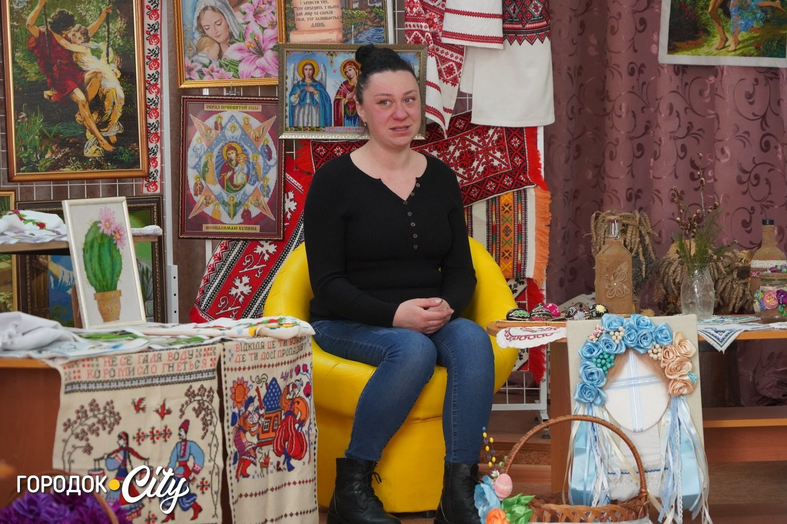 Рушники, мотанки та картини: майстрині Городоцької громади представили унікальні роботи