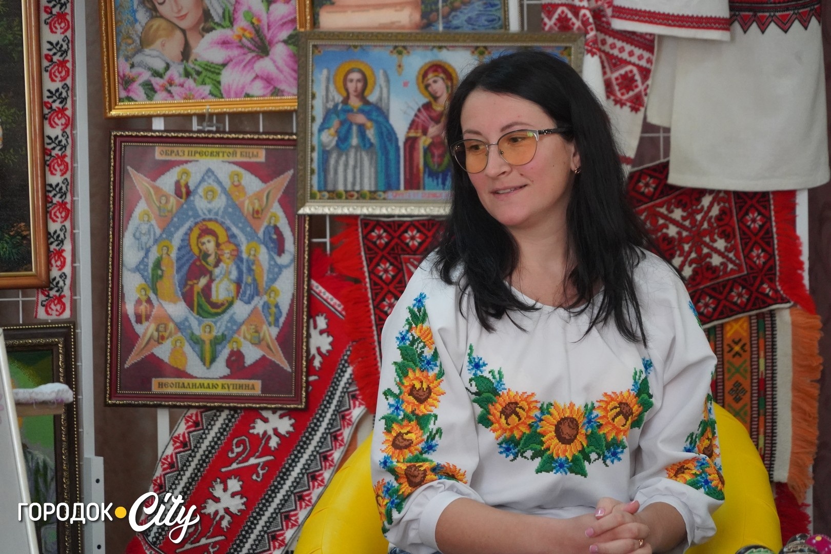Рушники, мотанки та картини: майстрині Городоцької громади представили унікальні роботи