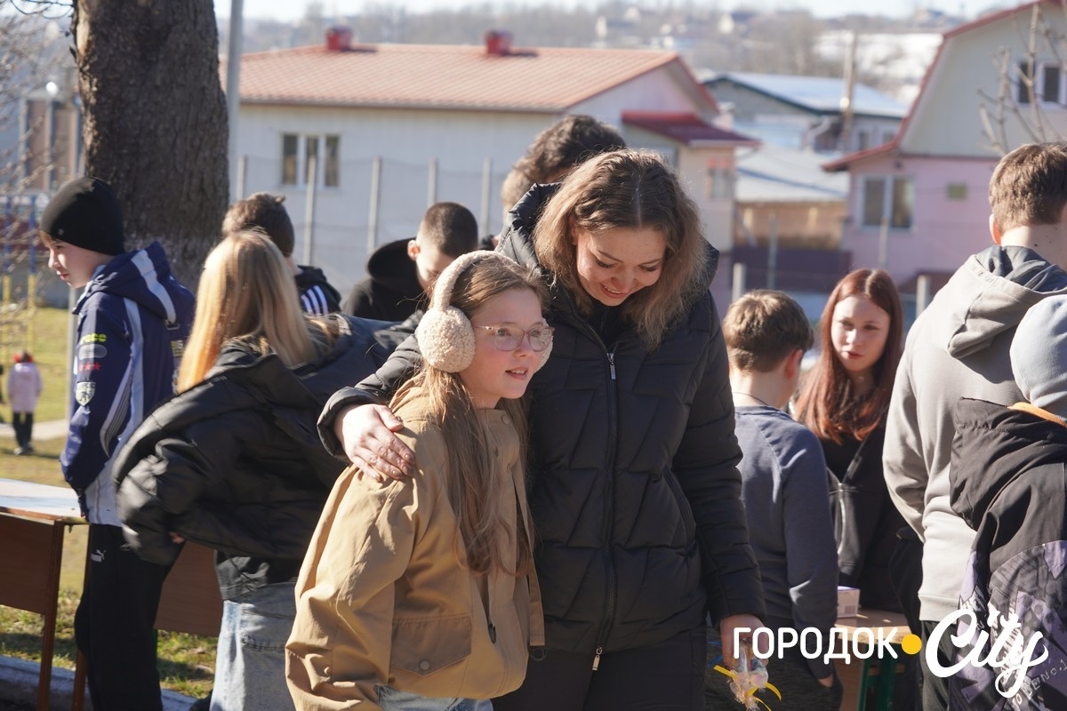 У Городоцькому ліцеї №1 восьмикласники провели благодійний ярмарок на підтримку ЗСУ