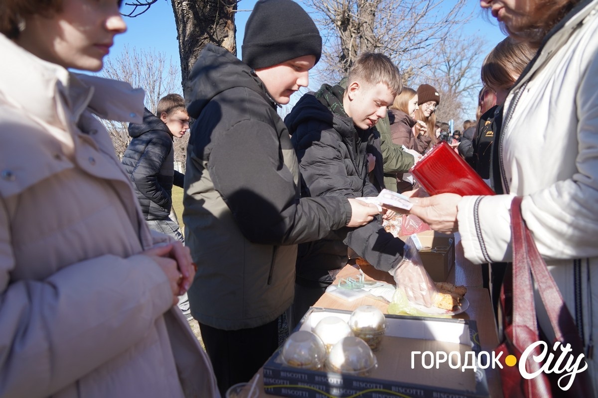 У Городоцькому ліцеї №1 восьмикласники провели благодійний ярмарок на підтримку ЗСУ
