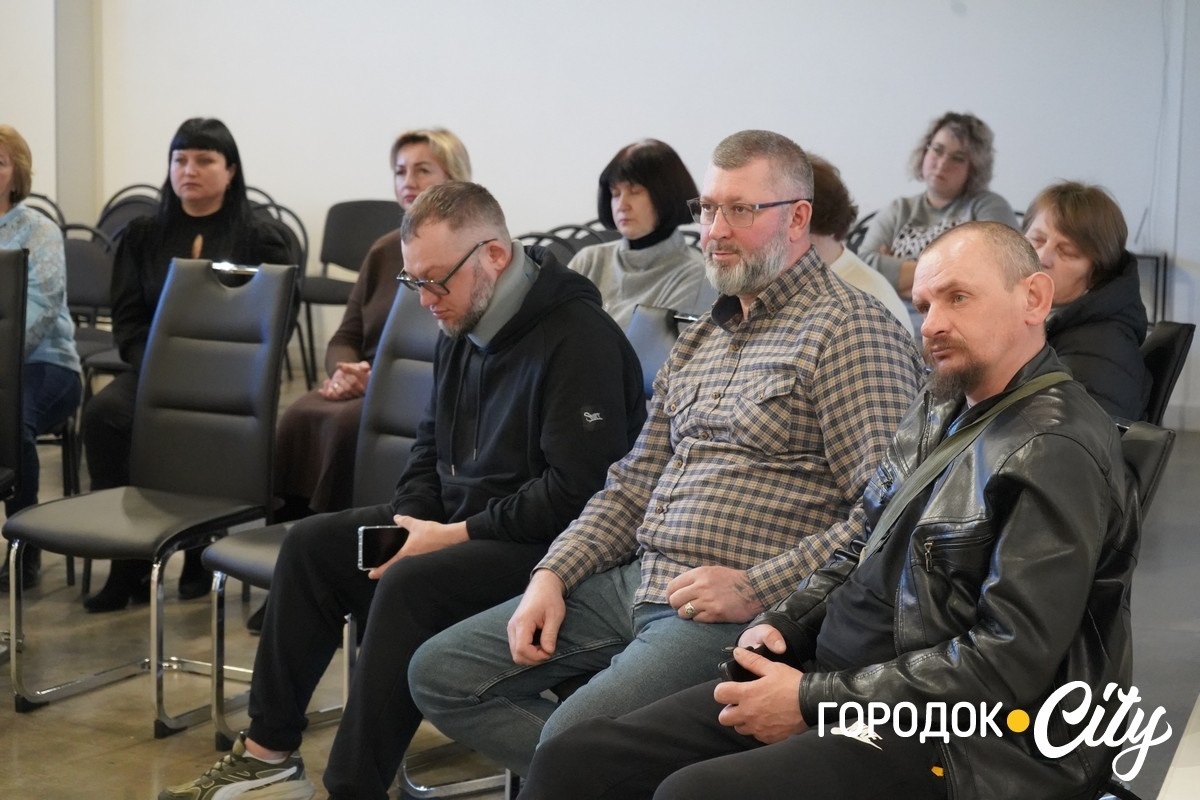 Ветерани — опора громади. У Городку фахівці провели зустріч із підтримки захисників та їхніх родин