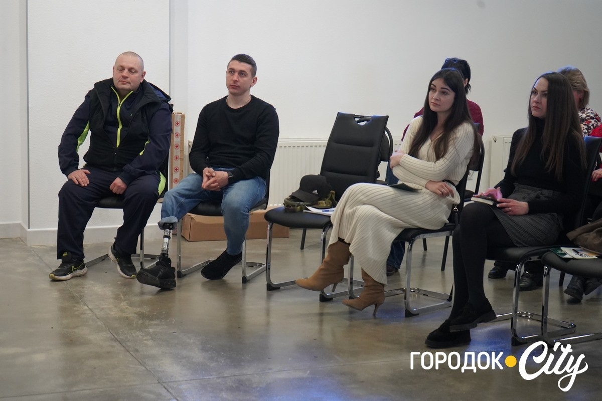 Ветерани — опора громади. У Городку фахівці провели зустріч із підтримки захисників та їхніх родин