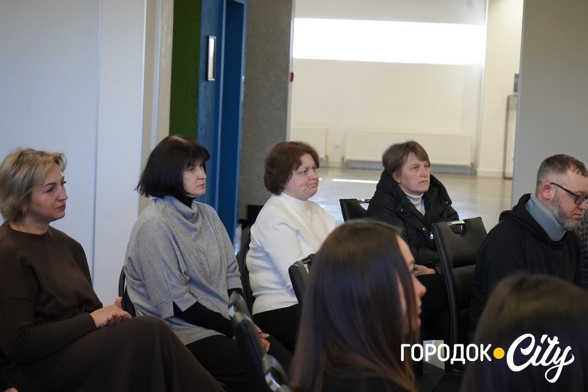 Ветерани — опора громади. У Городку фахівці провели зустріч із підтримки захисників та їхніх родин