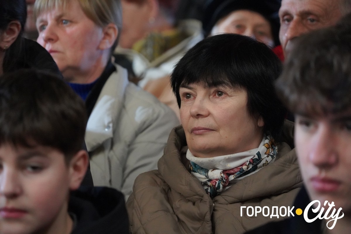 Із вдячністю за захист: у Сатанові 46 воїнам присвоїли звання почесних громадян громади (посмертно)