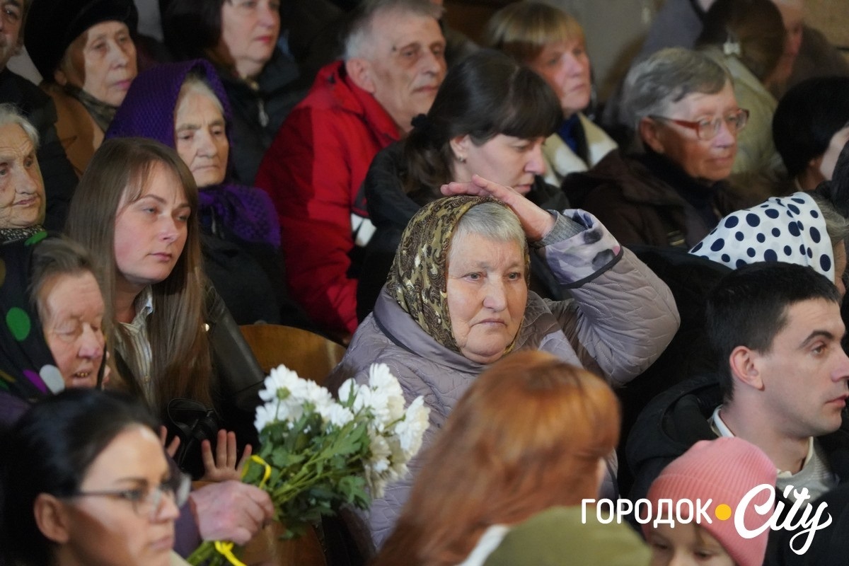 Із вдячністю за захист: у Сатанові 46 воїнам присвоїли звання почесних громадян громади (посмертно)