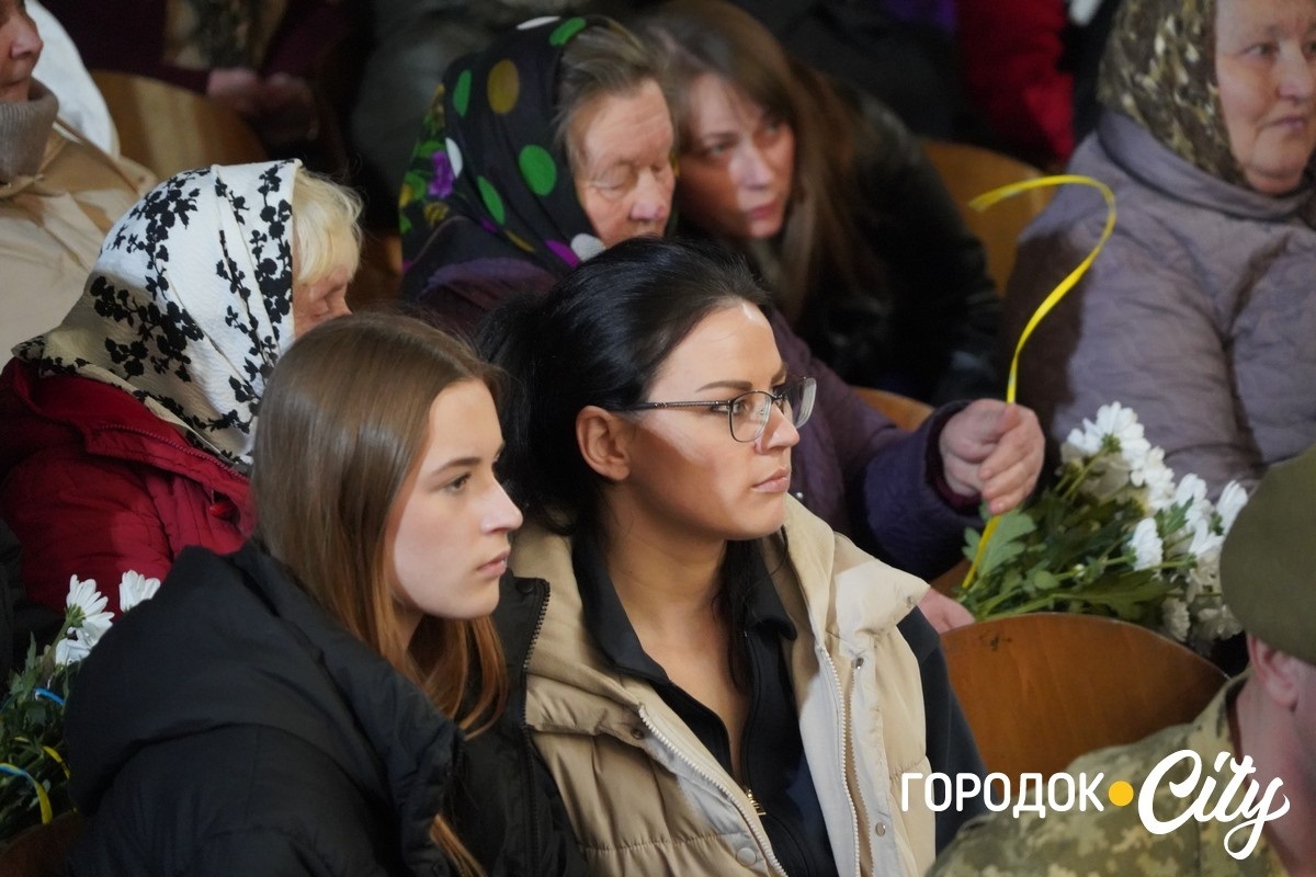 Із вдячністю за захист: у Сатанові 46 воїнам присвоїли звання почесних громадян громади (посмертно)