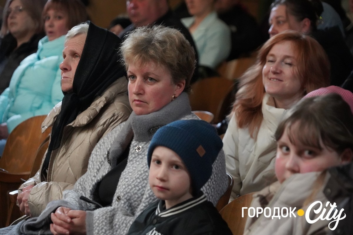 Із вдячністю за захист: у Сатанові 46 воїнам присвоїли звання почесних громадян громади (посмертно)