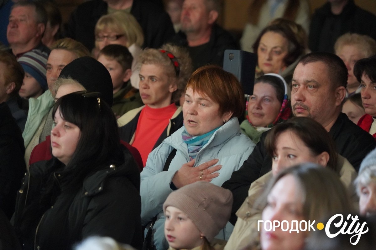 Із вдячністю за захист: у Сатанові 46 воїнам присвоїли звання почесних громадян громади (посмертно)