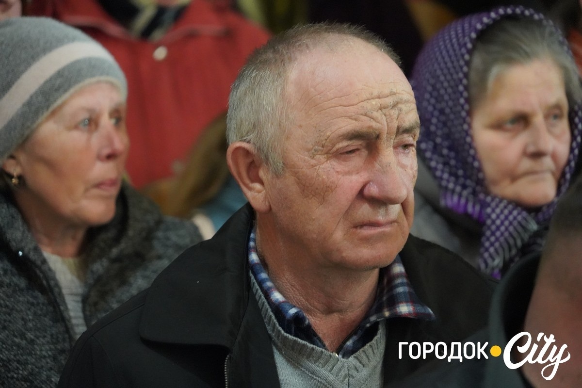 Із вдячністю за захист: у Сатанові 46 воїнам присвоїли звання почесних громадян громади (посмертно)