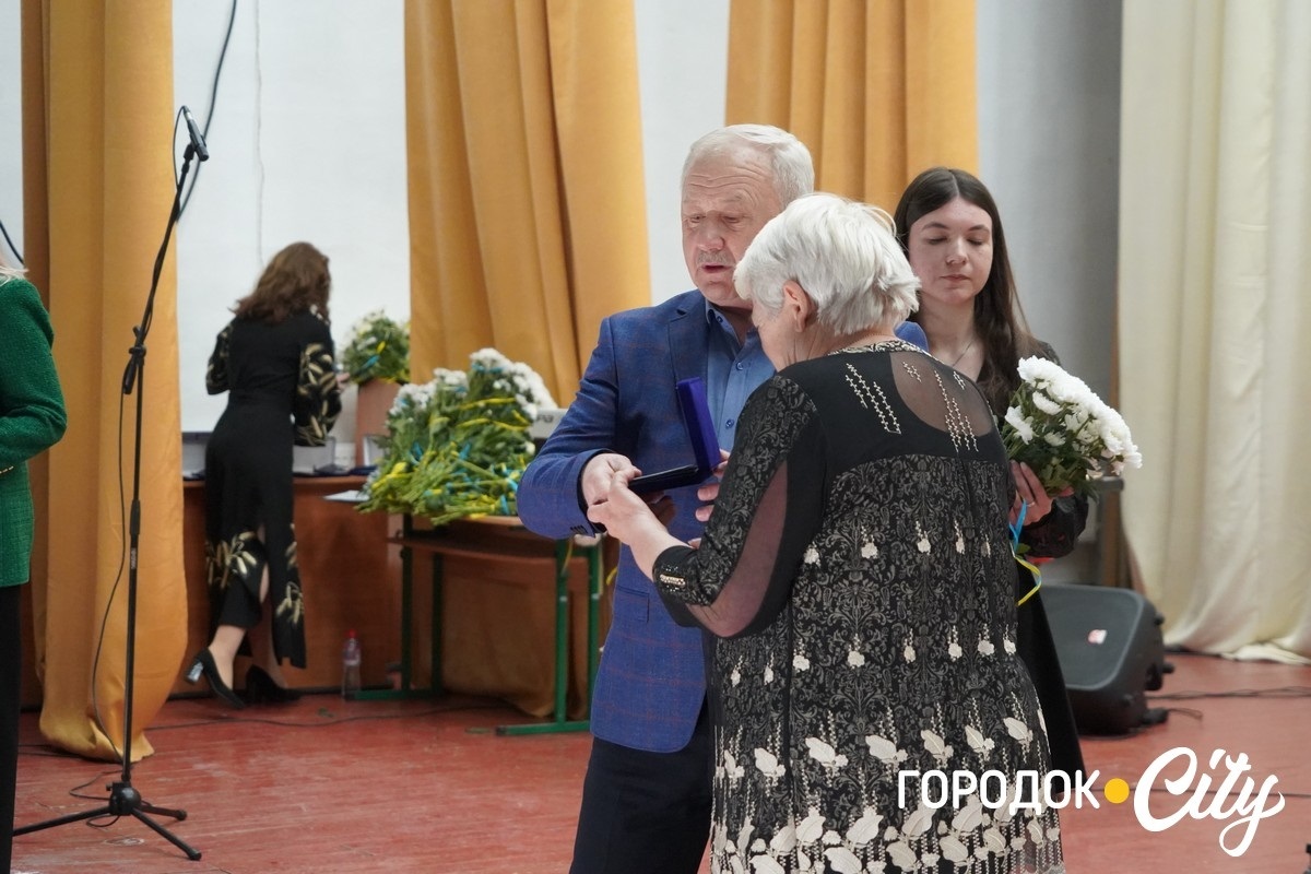 Із вдячністю за захист: у Сатанові 46 воїнам присвоїли звання почесних громадян громади (посмертно)