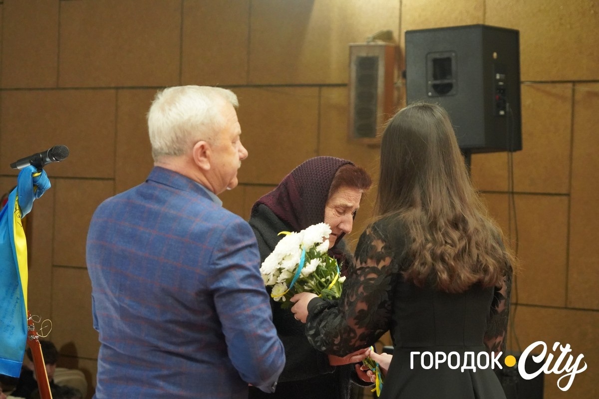 Із вдячністю за захист: у Сатанові 46 воїнам присвоїли звання почесних громадян громади (посмертно)