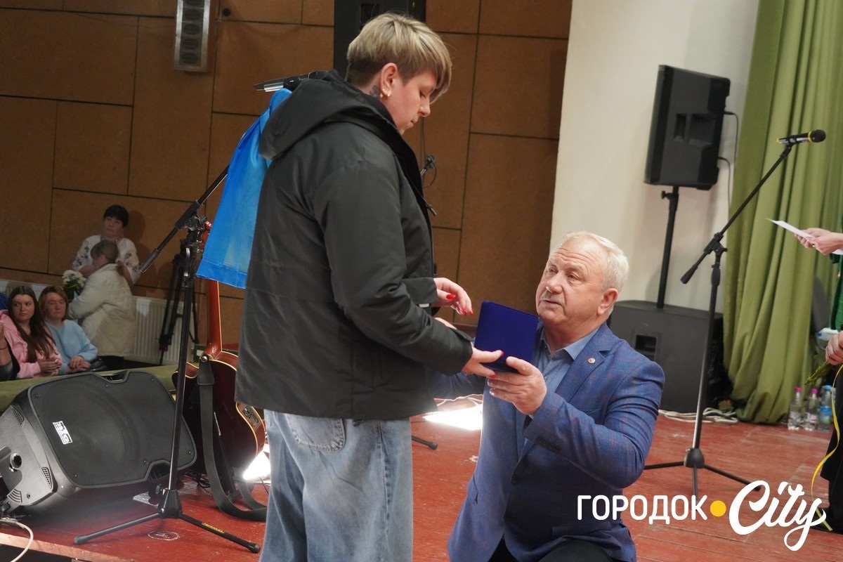 Із вдячністю за захист: у Сатанові 46 воїнам присвоїли звання почесних громадян громади (посмертно)